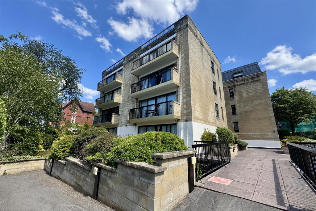 3 bed 1st Floor Flat for rent in Cheltenham. From Read Maurice - Cheltenham