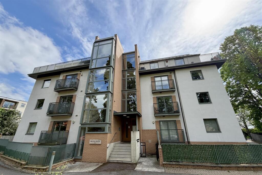 2 bed 1st Floor Flat for rent in Golden Valley. From Read Maurice - Cheltenham