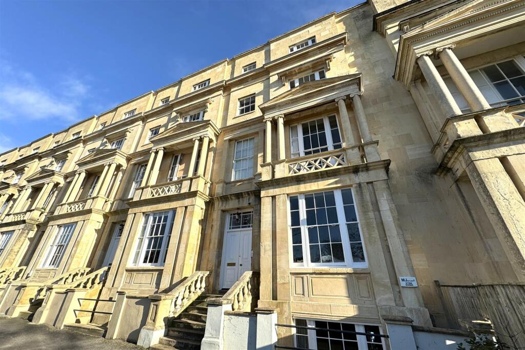 3 bed 1st Floor Flat for rent in Cheltenham. From Read Maurice - Cheltenham