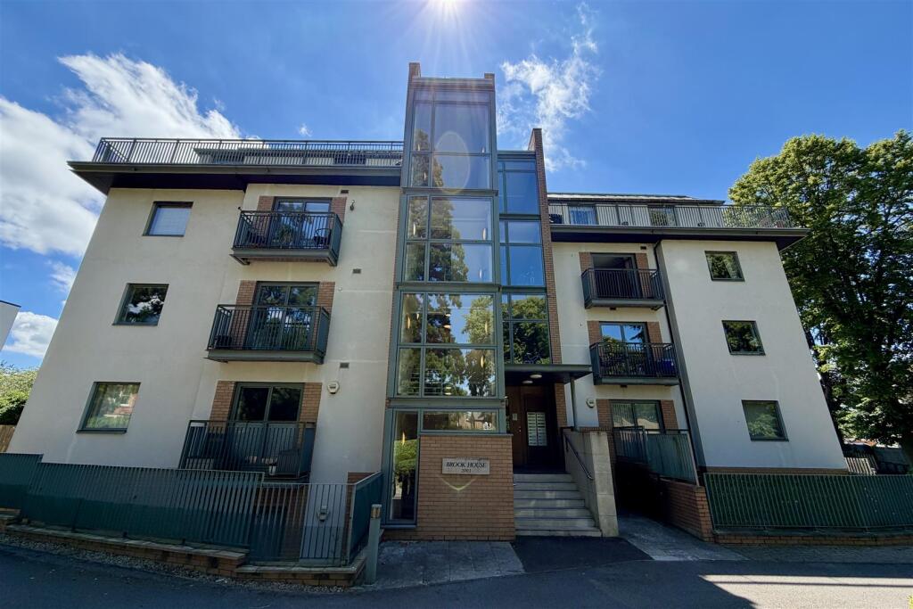2 bed 1st Floor Flat for rent in Golden Valley. From Read Maurice - Cheltenham 2 bed 1st Floor Flat for rent in Golden Valley. From Read Maurice - Cheltenham
