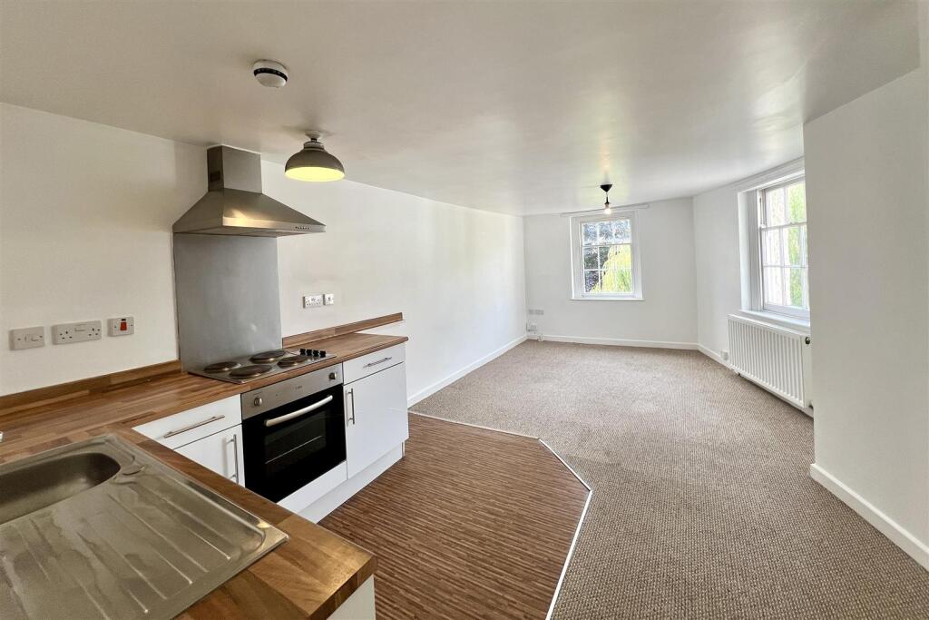 1 bed 1st Floor Flat for rent in Gloucester. From Read Maurice - Cheltenham