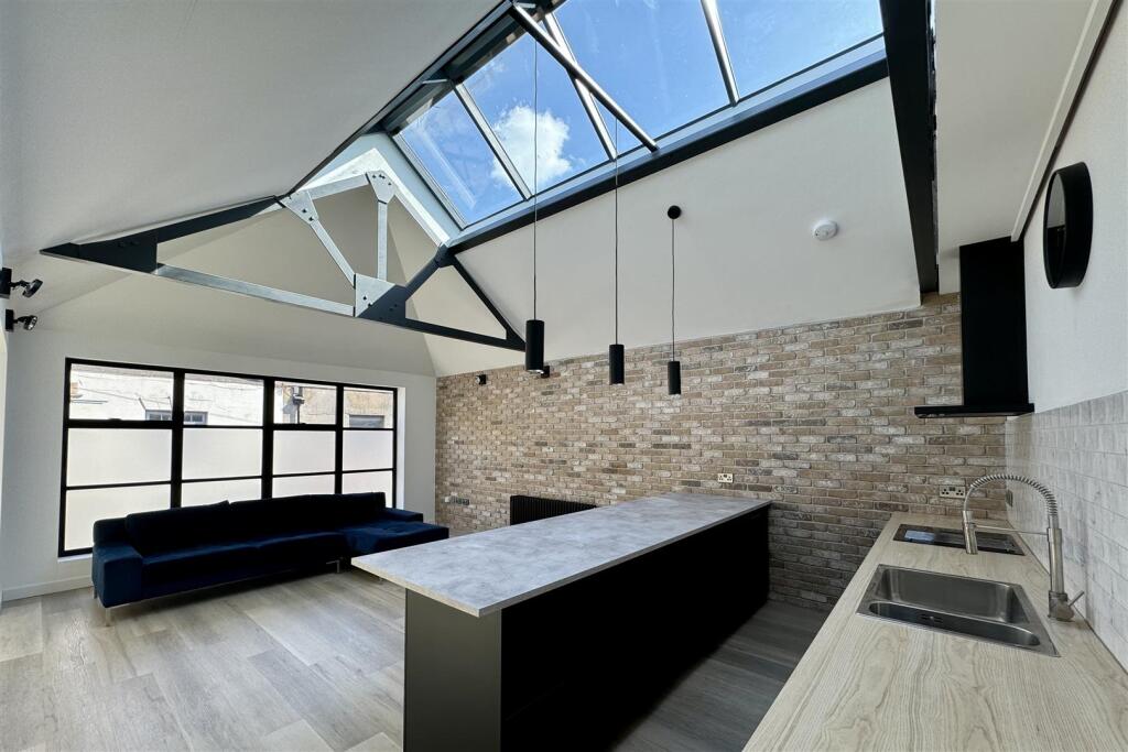 2 bed 1st Floor Flat for rent in Cheltenham. From Read Maurice - Cheltenham 2 bed 1st Floor Flat for rent in Cheltenham. From Read Maurice - Cheltenham