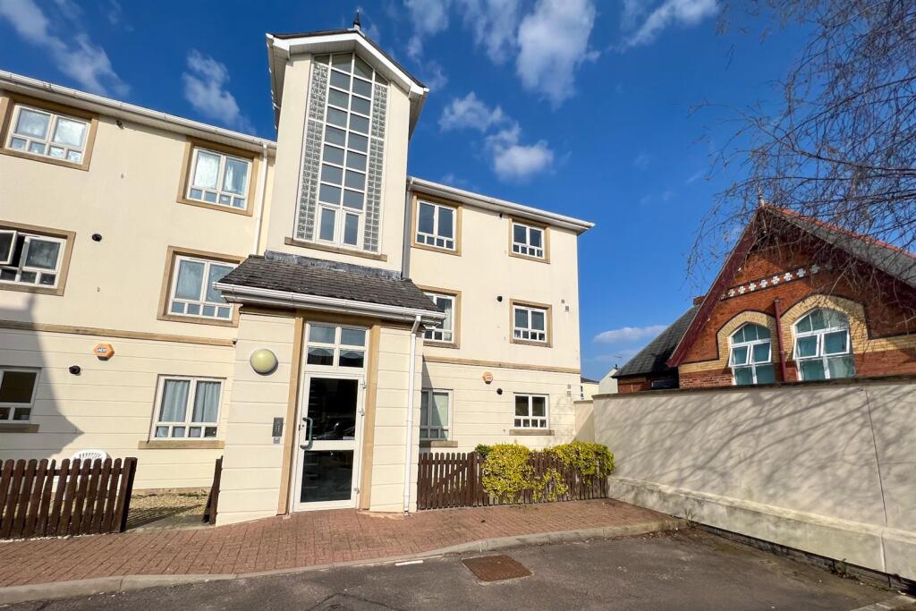 2 bed 1st Floor Flat for rent in Cheltenham. From Read Maurice - Cheltenham 2 bed 1st Floor Flat for rent in Cheltenham. From Read Maurice - Cheltenham