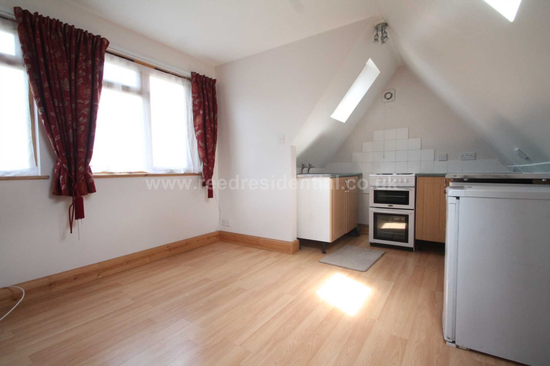 1 bed 1st Floor Flat for rent in Southend On Sea. From Reed Residential - Westcliff on Sea