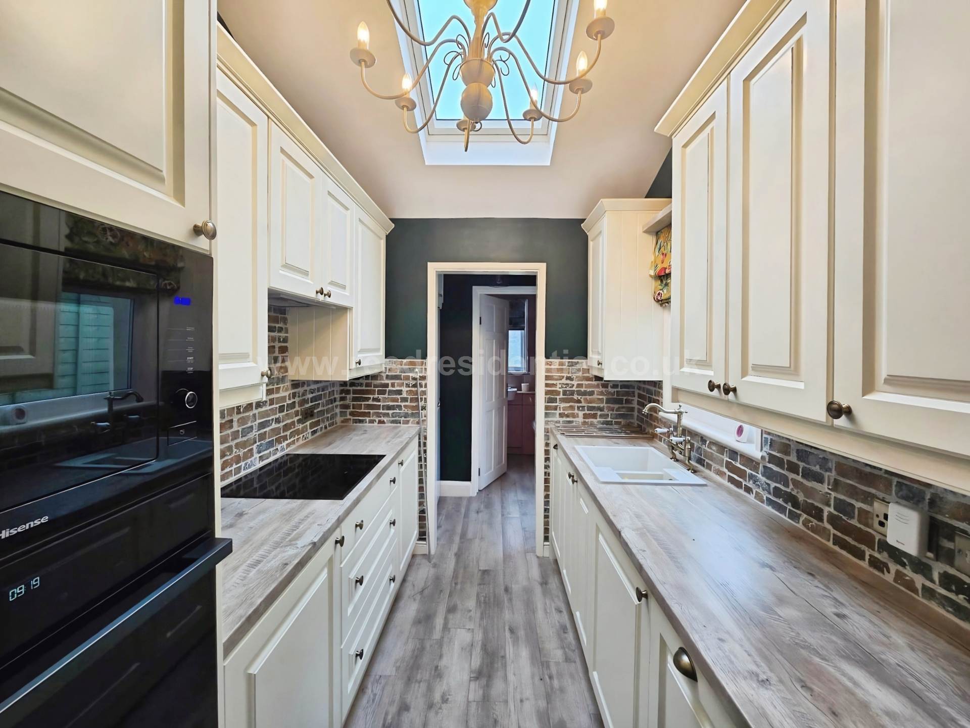 2 bed Mid Terraced House for rent in Southend On Sea. From Reed Residential - Westcliff on Sea