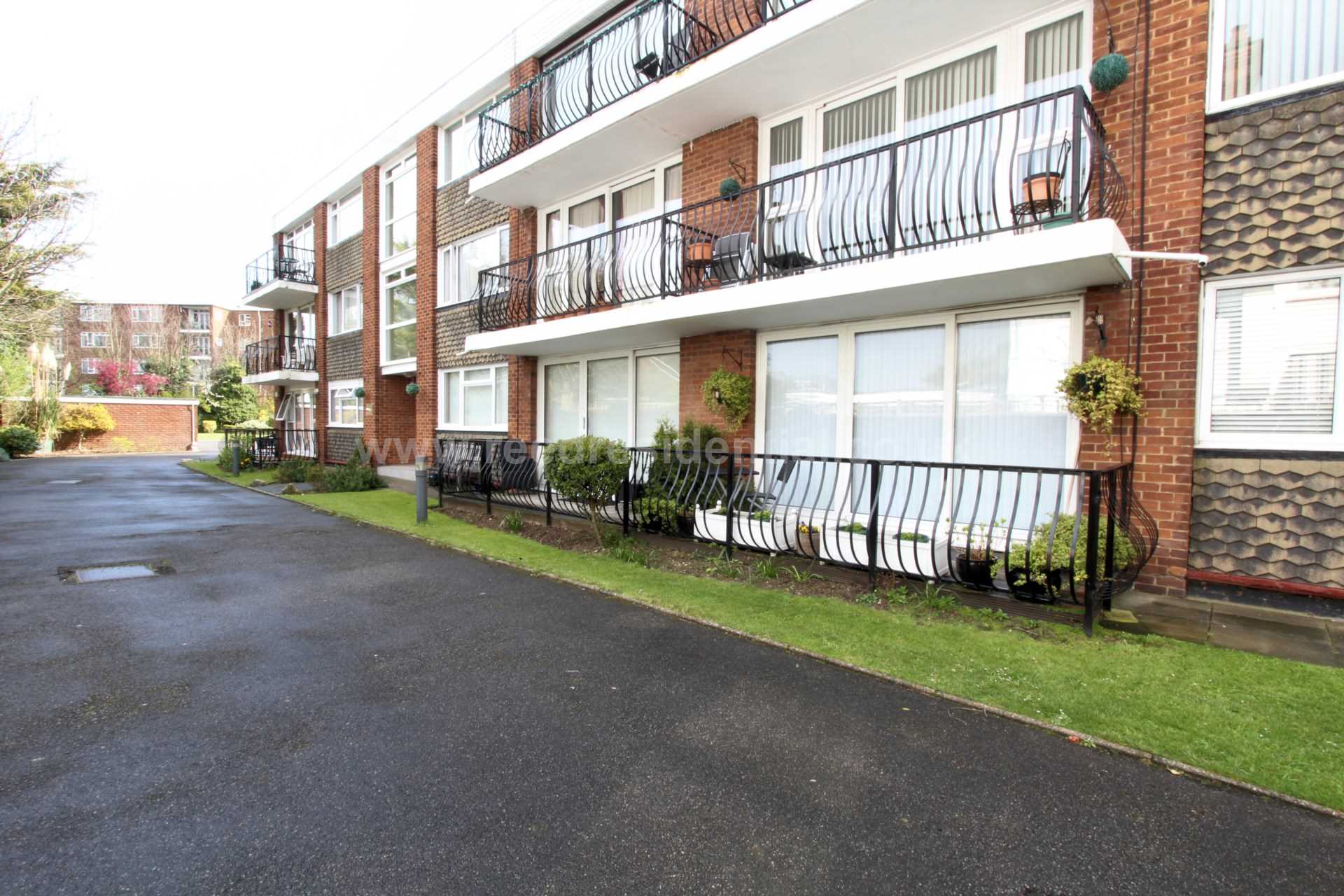 2 bed Apartment for rent in Westcliff On Sea. From Reed Residential - Westcliff on Sea 2 bed Apartment for rent in Westcliff On Sea. From Reed Residential - Westcliff on Sea
