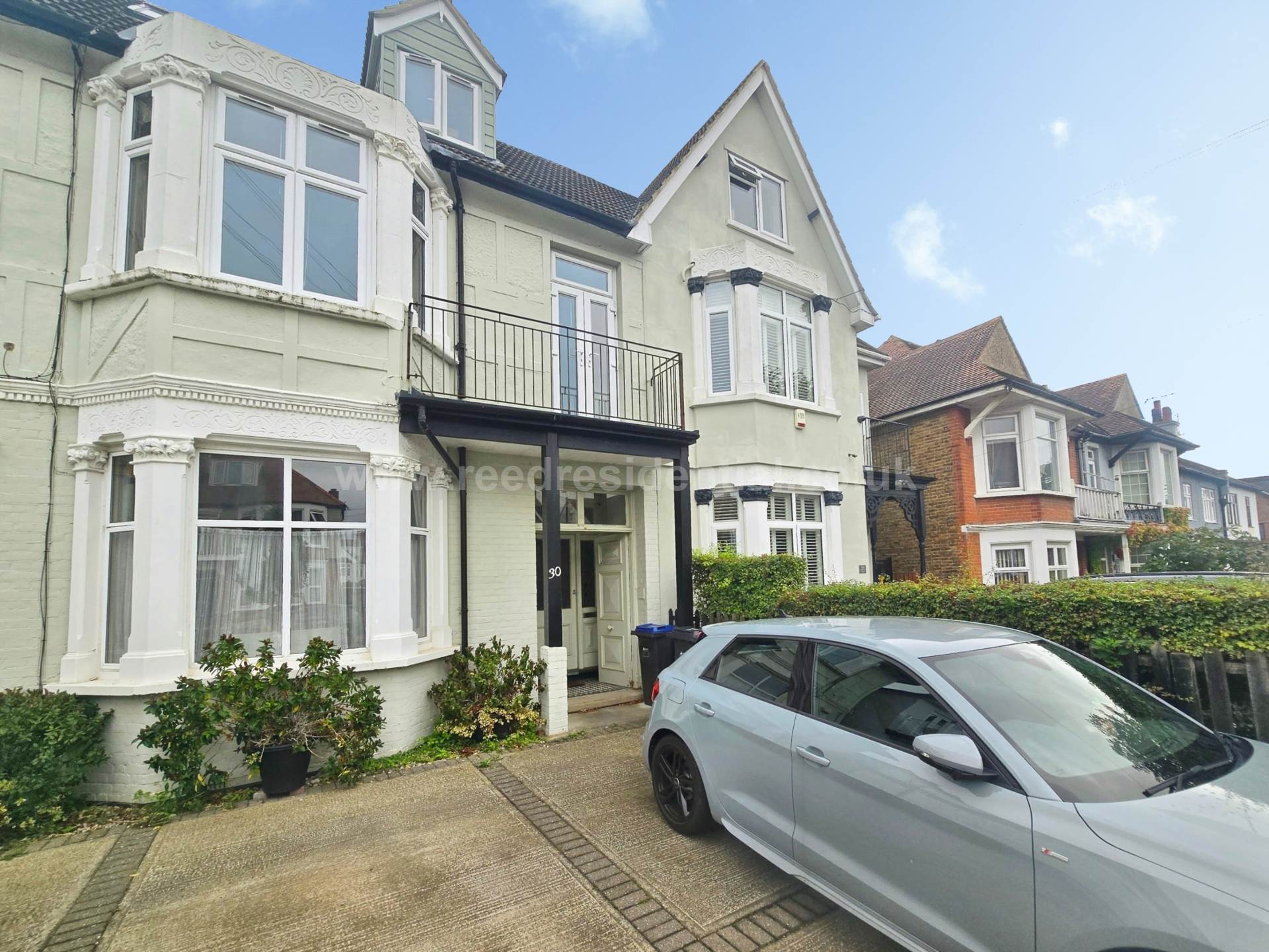 2 bed 1st Floor Flat for rent in Southend-on-Sea. From Reed Residential - Westcliff on Sea
