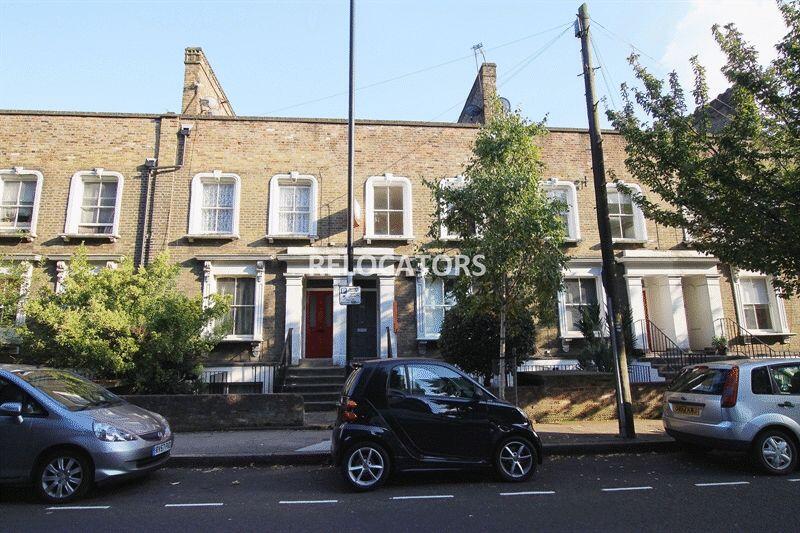 3 bed 1st Floor Flat for rent in London. From Relocators