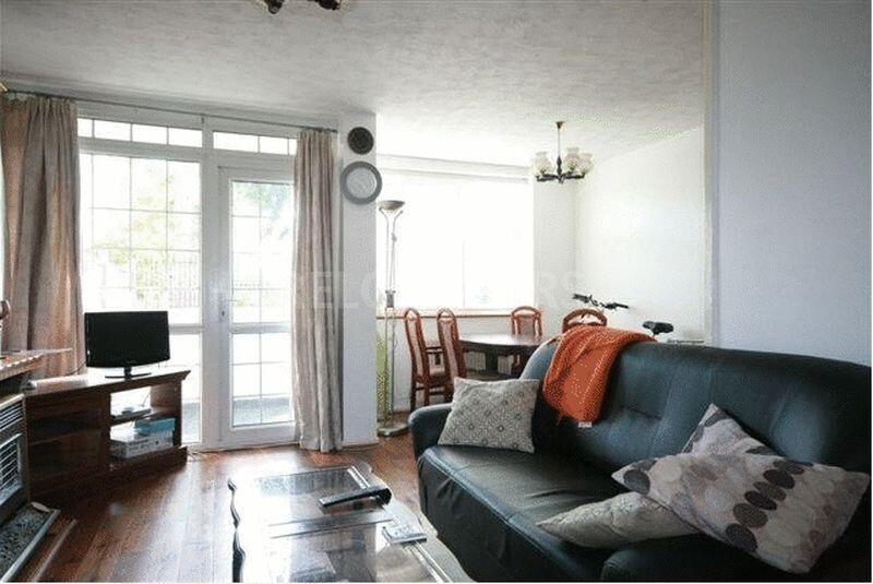 3 bed 1st Floor Flat for rent in Stepney. From Relocators 3 bed 1st Floor Flat for rent in Stepney. From Relocators