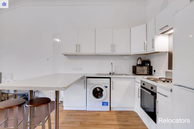 4 bed 1st Floor Flat for rent in Stepney. From Relocators