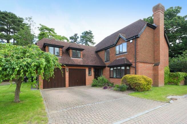 5 bed Detached for rent in Weybridge. From Regency Lettings & Property Management Ltd - Chiddingfold