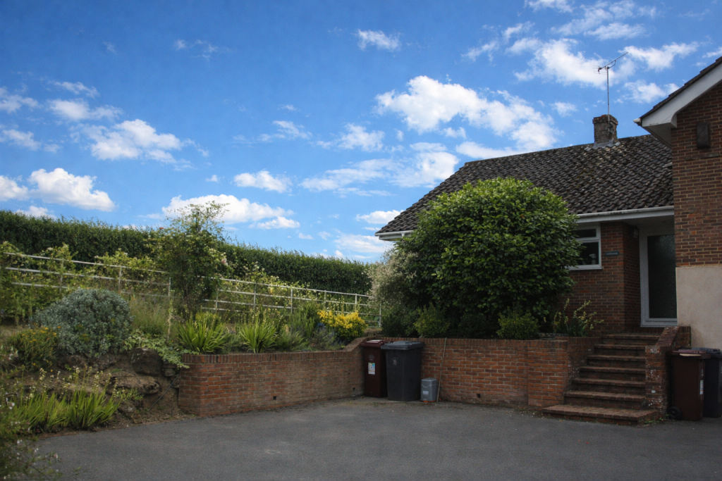 1 bed Semi-detached bungalow for rent in Petworth. From Regency Lettings & Property Management Ltd - Chiddingfold 1 bed Semi-detached bungalow for rent in Petworth. From Regency Lettings & Property Management Ltd - Chiddingfold