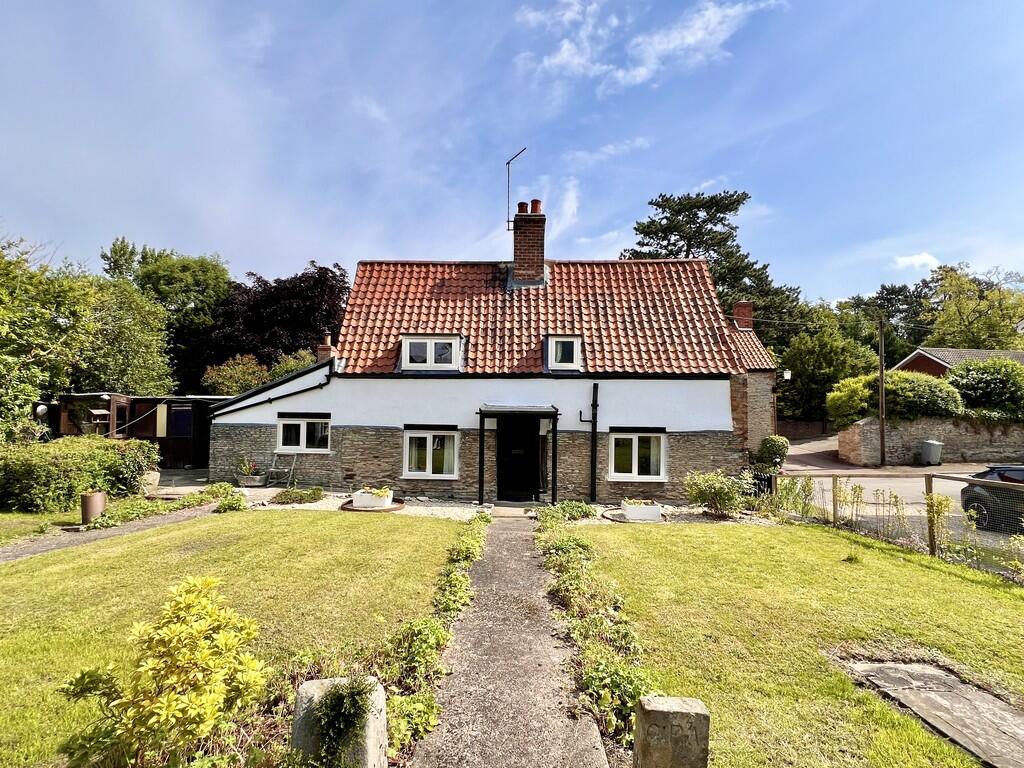 2 bed Cottage for rent in Collingham. From Richard Watkinson & Partners - Newark