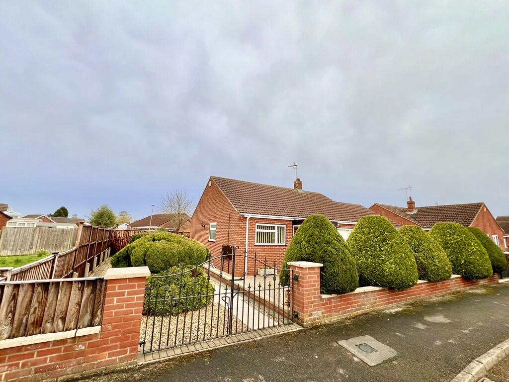 2 bed Detached bungalow for rent in Collingham. From Richard Watkinson & Partners - Newark
