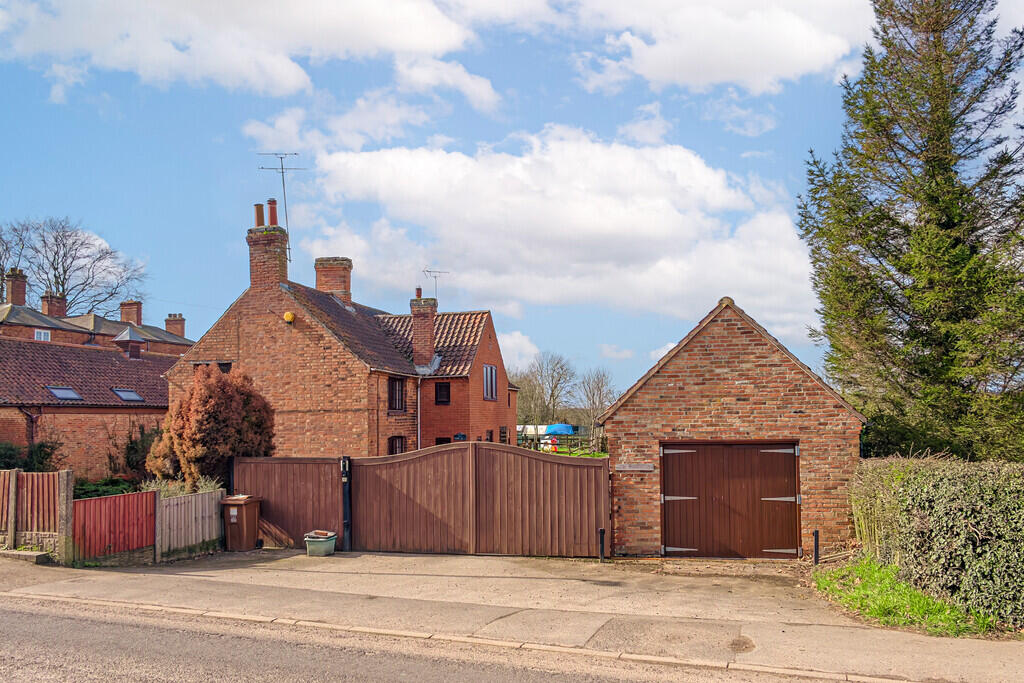 4 bed Detached for rent in Kirton. From Richard Watkinson & Partners - Newark