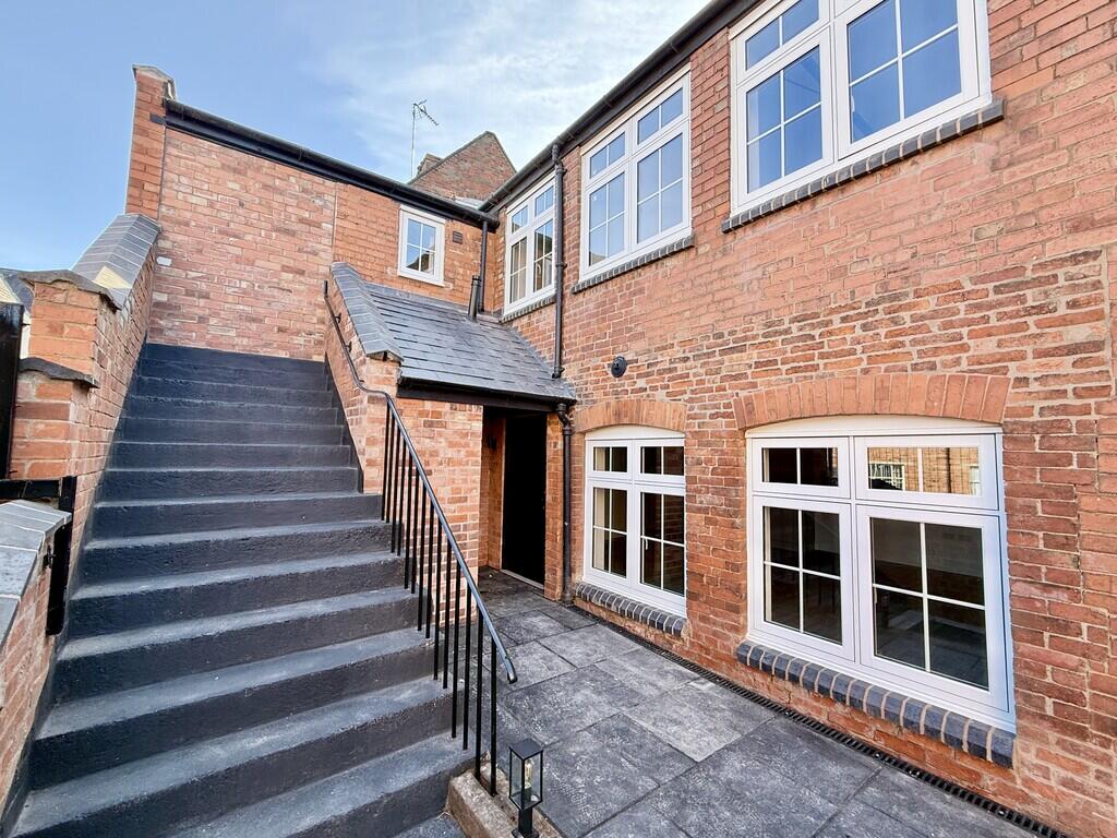 2 bed Mews for rent in Newark-on-Trent. From Richard Watkinson & Partners - Newark 2 bed Mews for rent in Newark-on-Trent. From Richard Watkinson & Partners - Newark