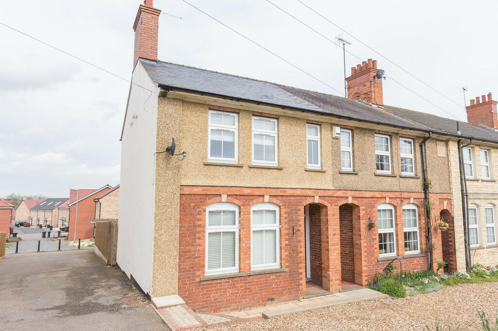 3 bed End Terraced House for rent in Irthlingborough. From Richard James Estate Agents - Mill Hill