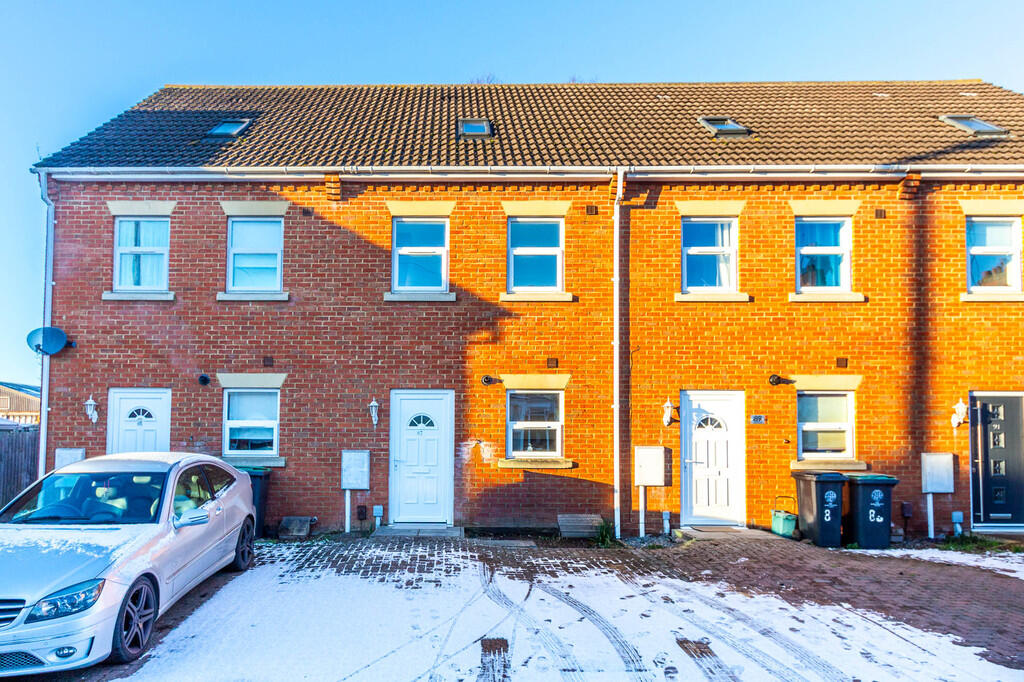 3 bed Mid Terraced House for rent in Rushden. From Richard James Estate Agents - Wellingborough