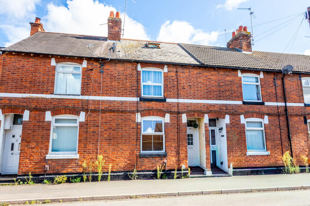 3 bed Mid Terraced House for rent in Rushden. From Richard James Estate Agents - Wellingborough