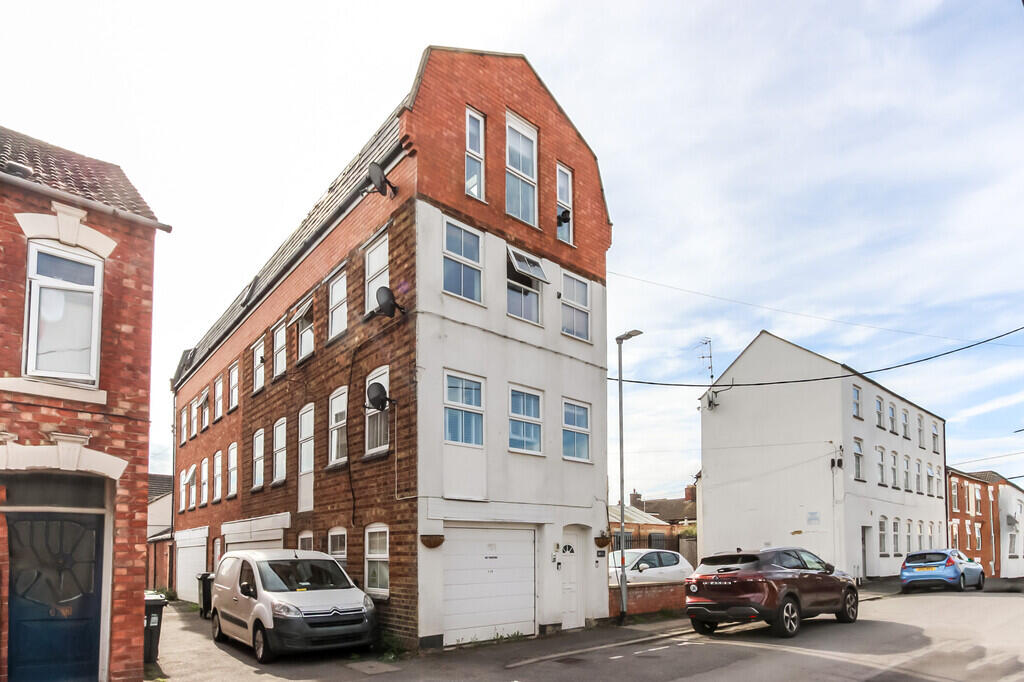 2 bed Apartment for rent in Earls Barton. From Richard James Estate Agents - Wellingborough 2 bed Apartment for rent in Earls Barton. From Richard James Estate Agents - Wellingborough