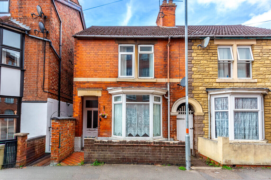 3 bed Semi Detached for rent in Rushden. From Richard James Estate Agents - Wellingborough 3 bed Semi Detached for rent in Rushden. From Richard James Estate Agents - Wellingborough
