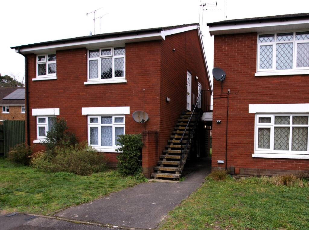 1 bed Apartment for rent in Upton. From Richards Estate Agents - Wimborne