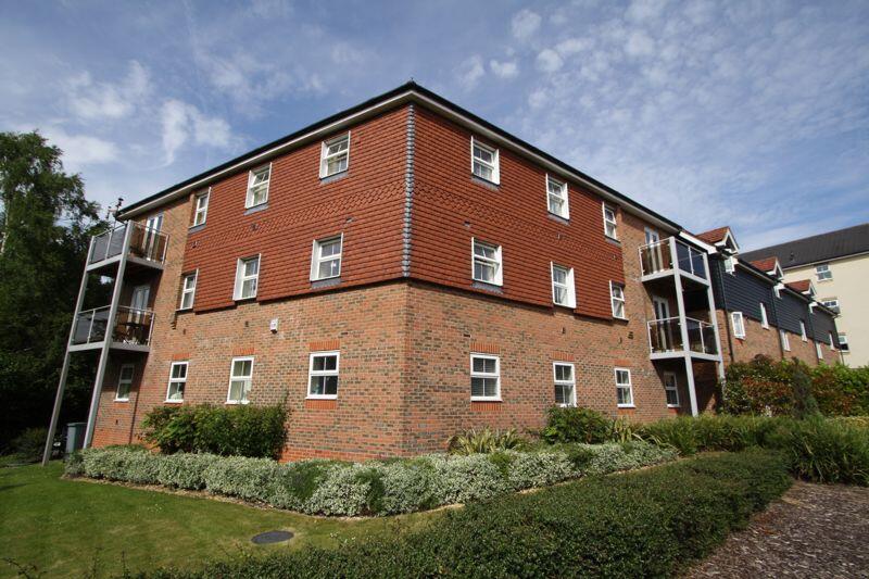 2 bed 1st Floor Flat for rent in Hedge End. From Richmonds Property Services Ltd - Hedge End
