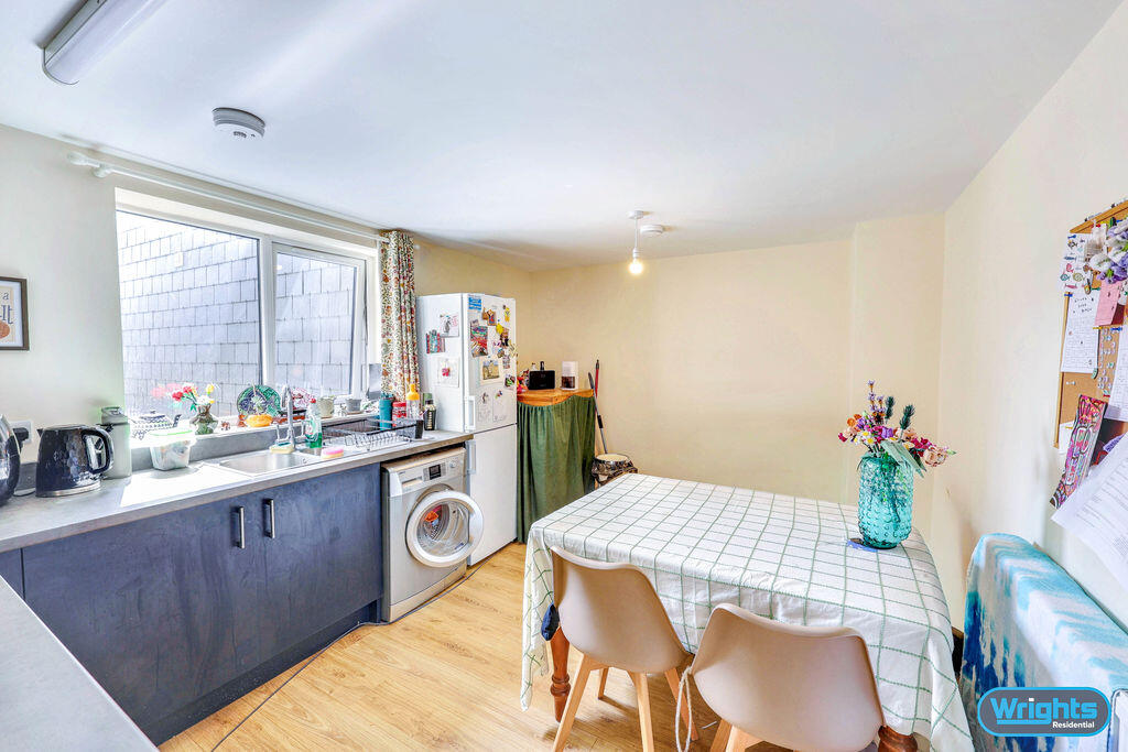 2 bed 1st Floor Flat for rent in Bath. From Wrights Residential - Trowbridge