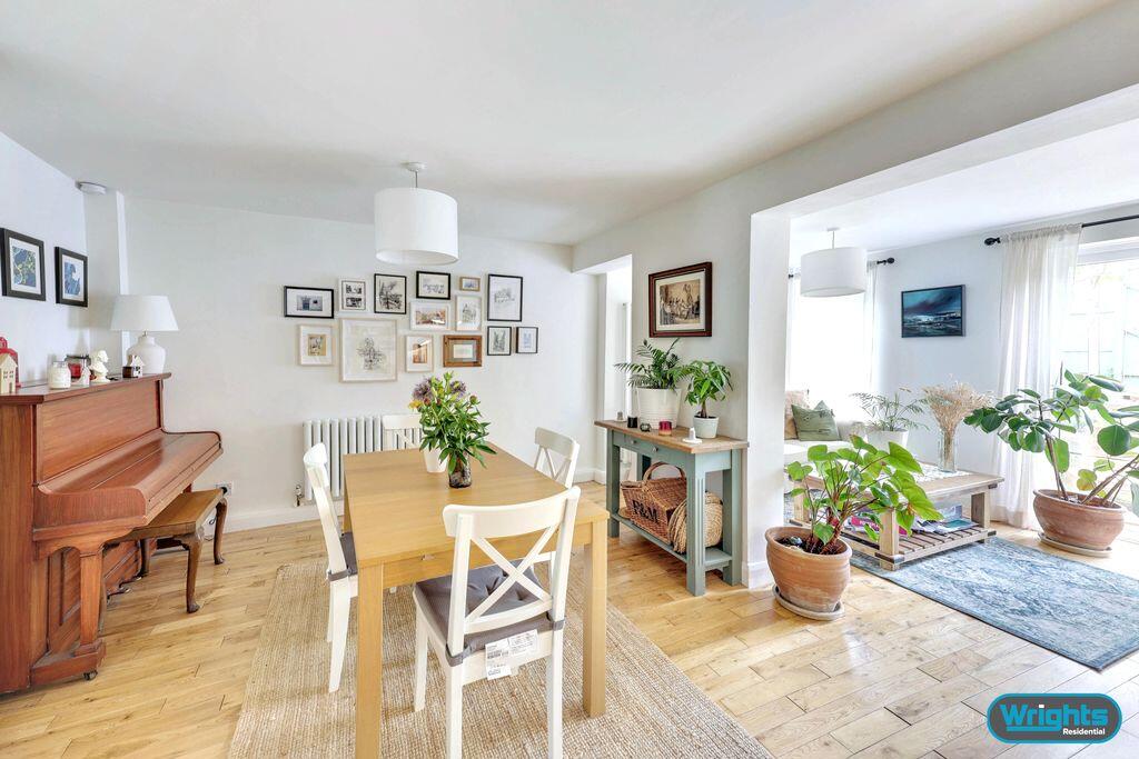 3 bed Mid Terraced House for rent in Bradford-on-Avon. From Wrights Residential - Trowbridge 3 bed Mid Terraced House for rent in Bradford-on-Avon. From Wrights Residential - Trowbridge