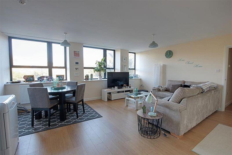2 bed 1st Floor Flat for rent in Bath. From Wrights Residential - Trowbridge