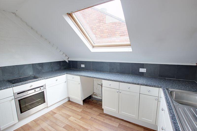 4 bed 1st Floor Flat for rent in Bath. From Wrights Residential - Trowbridge
