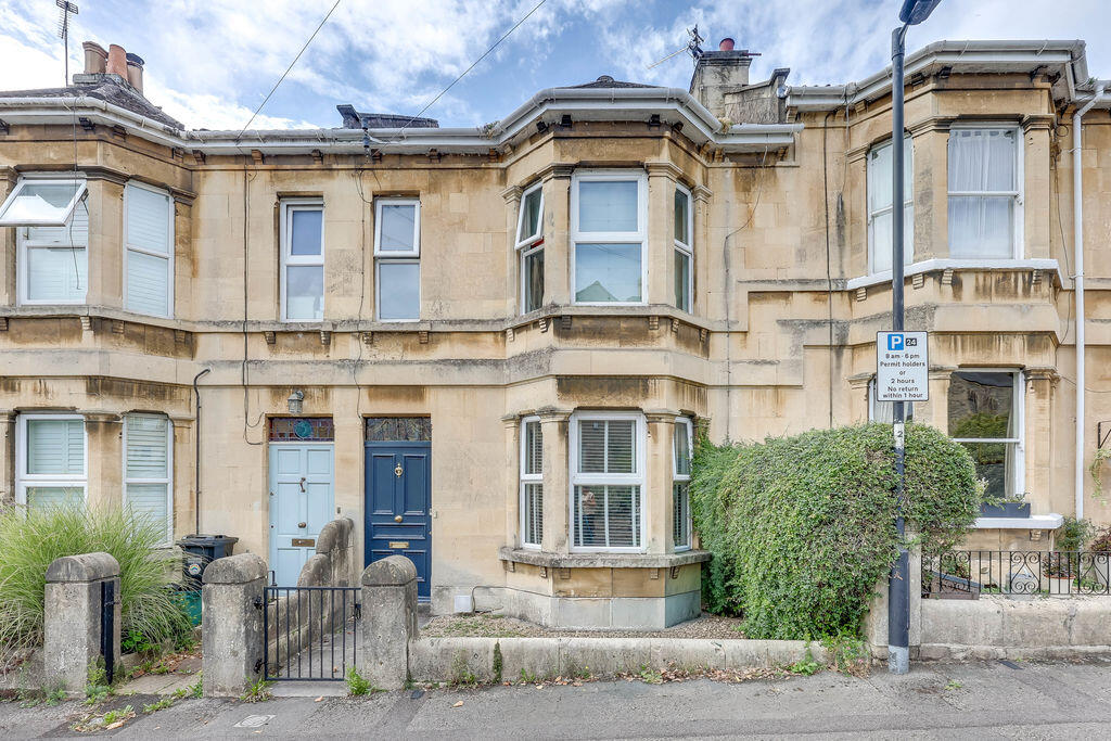 3 bed Mid Terraced House for rent in Bath. From Wrights Residential - Trowbridge