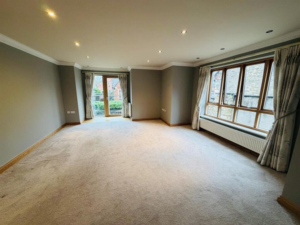 2 bed Apartment for rent in Lincoln. From Robert Bell & Company - Lincoln