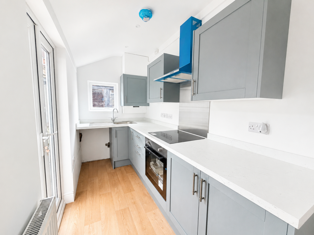 3 bed Mid Terraced House for rent in Lincoln. From Robert Bell & Company - Lincoln 3 bed Mid Terraced House for rent in Lincoln. From Robert Bell & Company - Lincoln