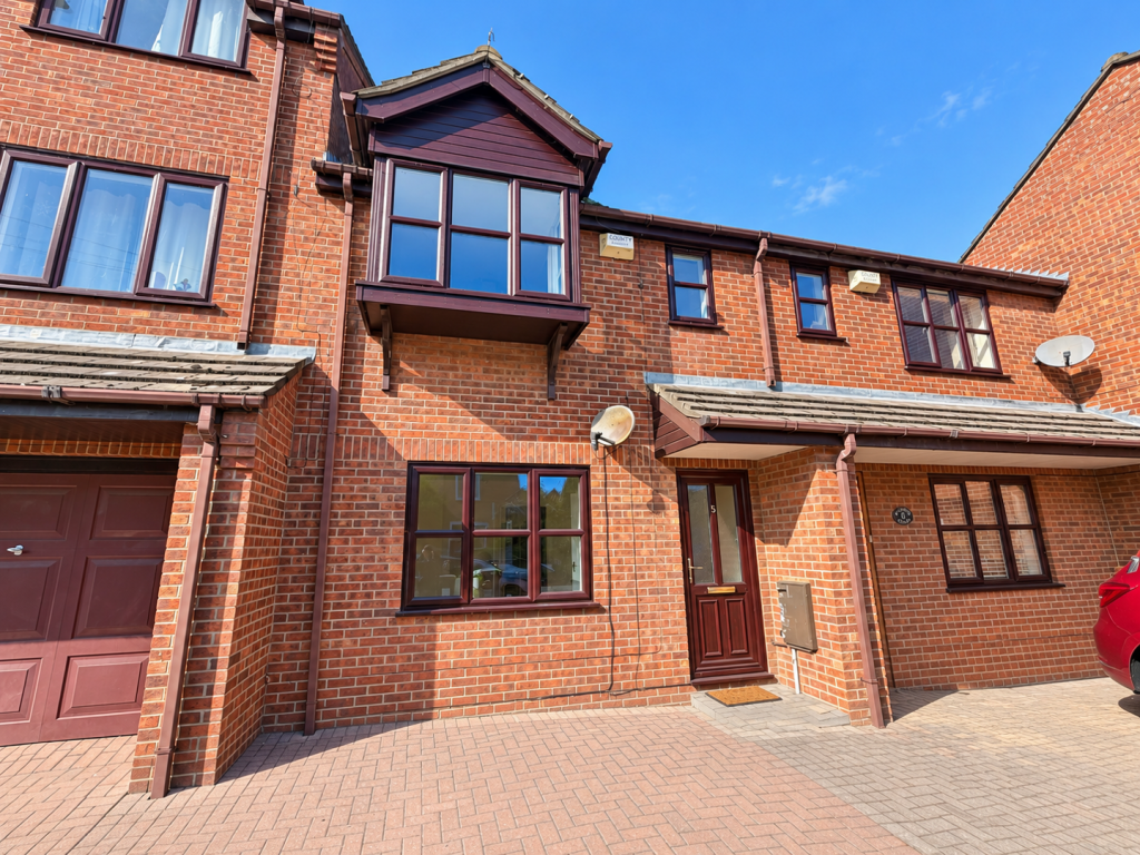 2 bed Mid Terraced House for rent in Lincoln. From Robert Bell & Company - Lincoln