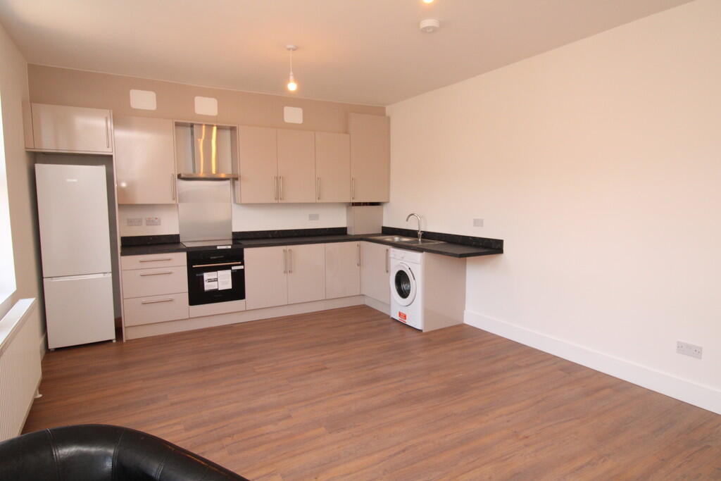 3 bed Apartment for rent in Major's Green. From Robert Powell - Birmingham