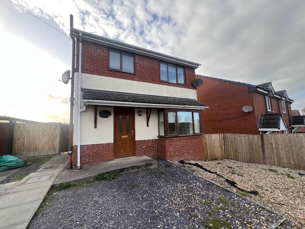 3 bed Detached for rent in Y Fflint. From Reid & Roberts Lettings Agents - Flint