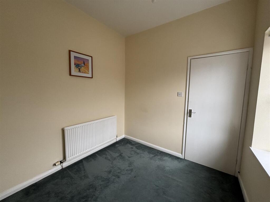 2 bed Apartment for rent in Mold. From Reid and Roberts - Mold