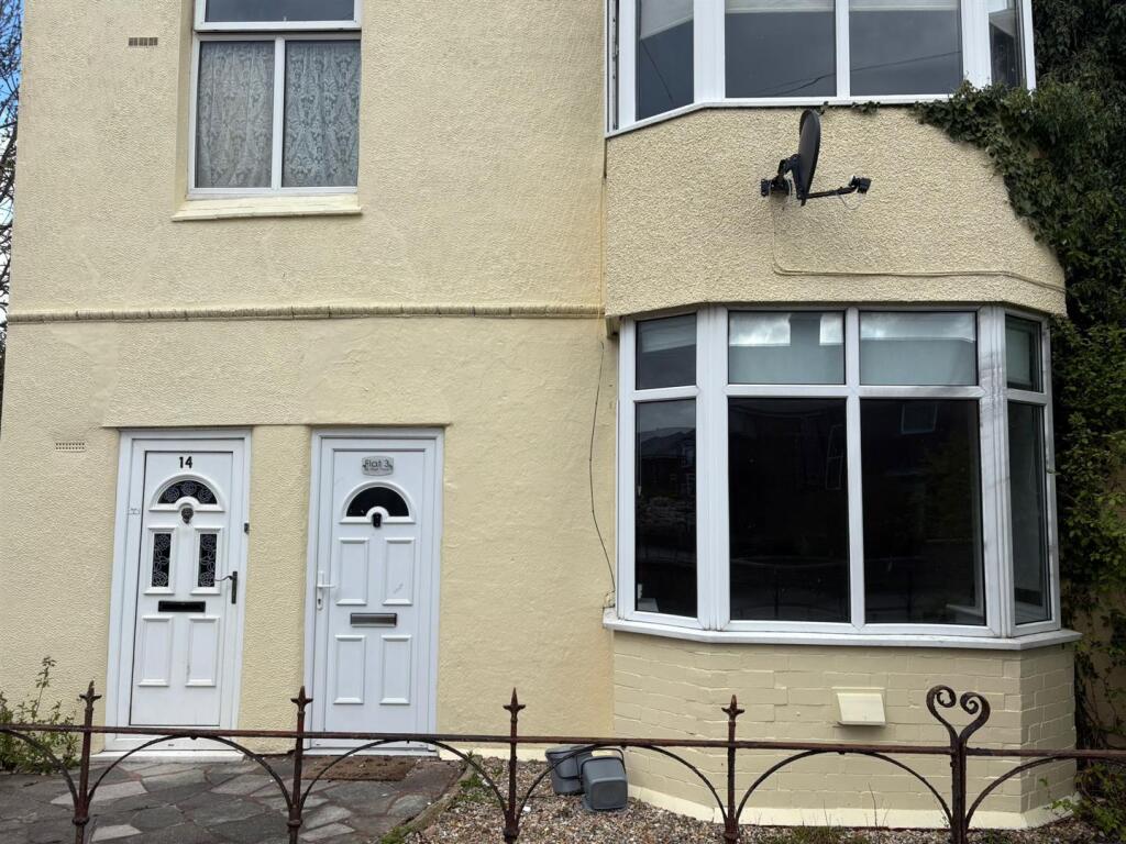 1 bed 1st Floor Flat for rent in Mold. From Reid and Roberts - Mold