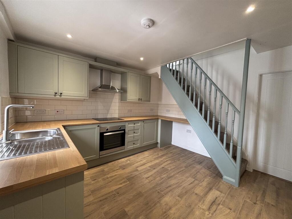 2 bed Mid Terraced House for rent in Mold. From Reid and Roberts - Mold 2 bed Mid Terraced House for rent in Mold. From Reid and Roberts - Mold