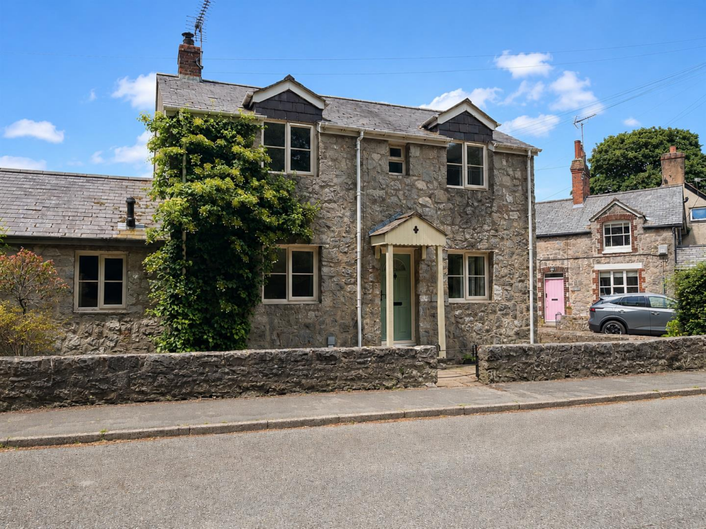 3 bed Detached for rent in Mold. From Reid and Roberts - Mold