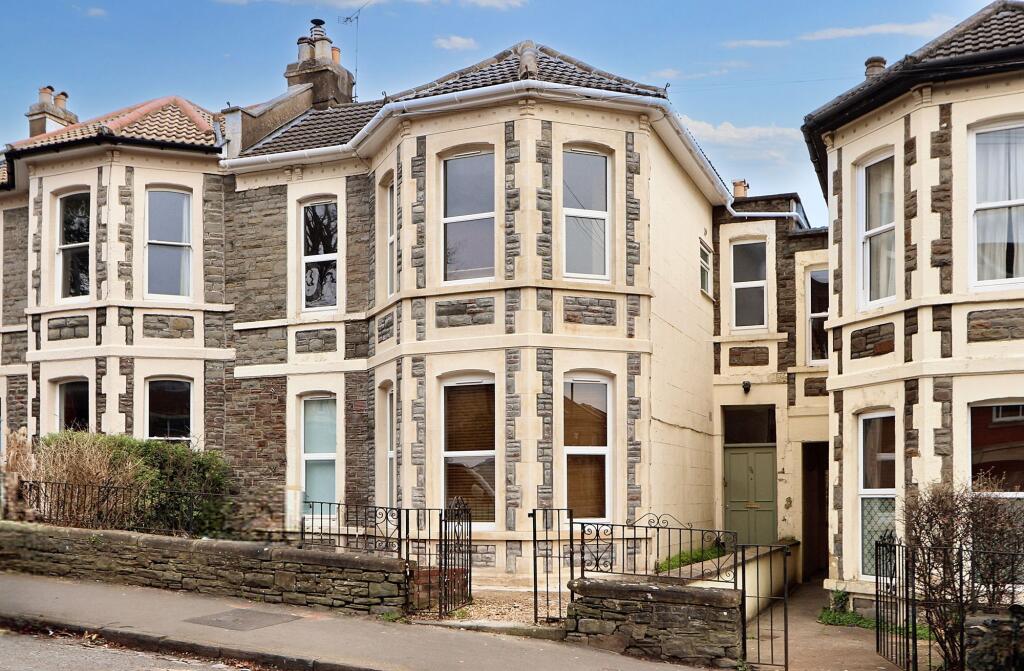 5 bed Semi Detached for rent in Bristol. From Robin King Estate Agents - Congresbury
