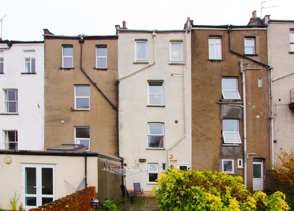 5 bed Mid Terraced House for rent in Bristol. From Robin King Estate Agents - Congresbury