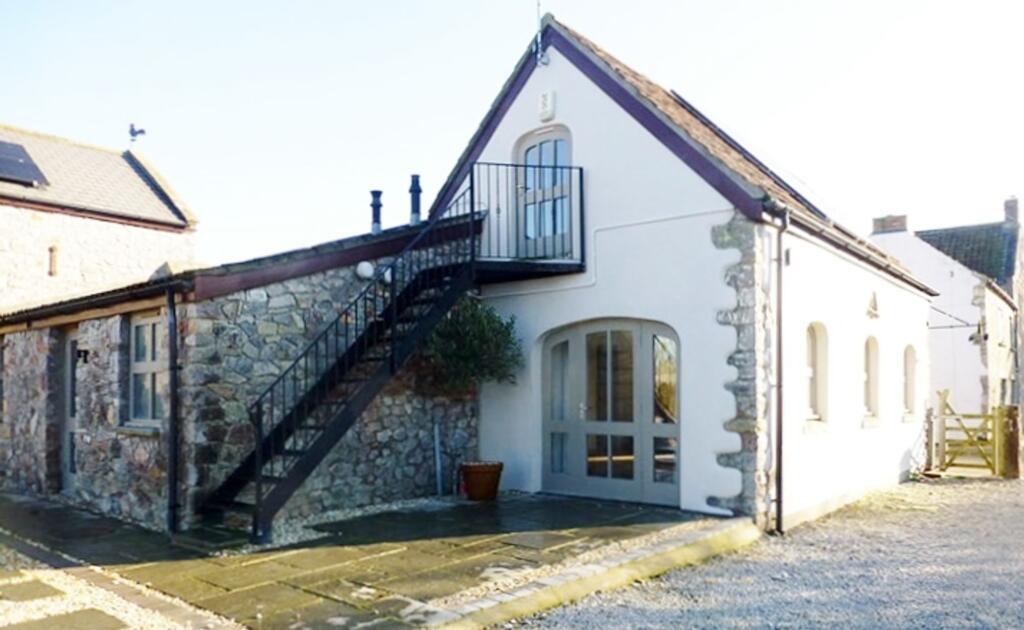 3 bed Semi Detached for rent in Hewish. From Robin King Estate Agents - Congresbury