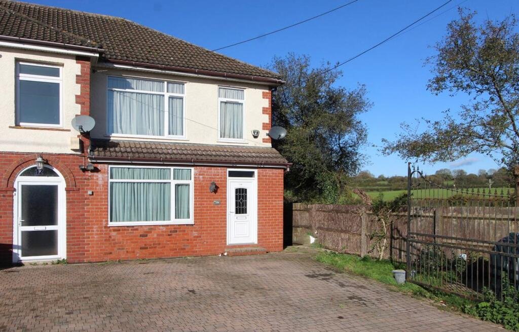 3 bed End of Terrace for rent in Redhill. From Robin King Estate Agents - Congresbury