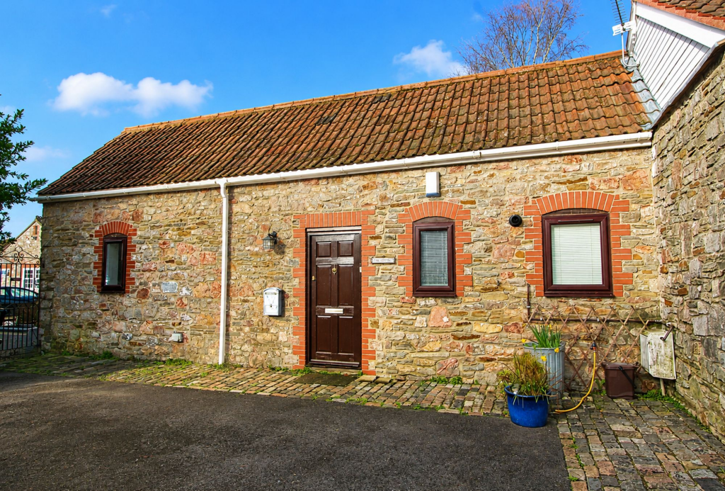 1 bed Not Specified for rent in Yatton. From Robin King Estate Agents - Congresbury