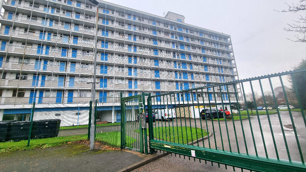 1 bed 1st Floor Flat for rent in Sale. From Roger Dean - Heald Green