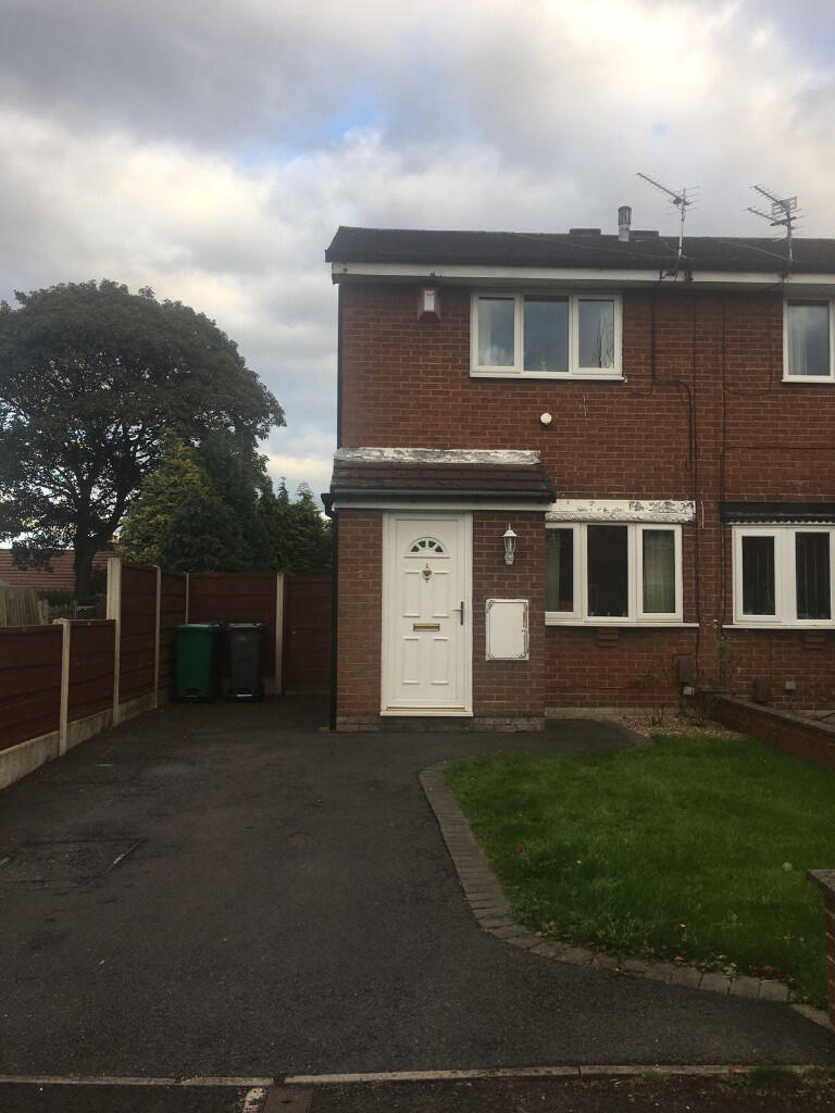 2 bed Mews for rent in Hale. From Roger Dean - Heald Green