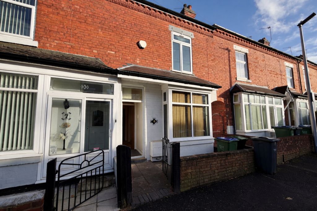 2 bed Mid Terraced House for rent in Smethwick. From Royal Estates - Birmingham 2 bed Mid Terraced House for rent in Smethwick. From Royal Estates - Birmingham