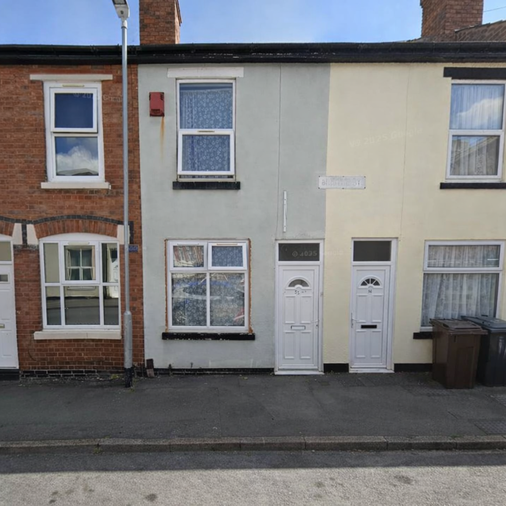 2 bed Mid Terraced House for rent in Wolverhampton. From Royal Estates - Birmingham